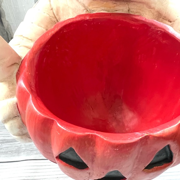 Marvin the Mummy Holding Halloween Candy Dish - Picture 5 of 9